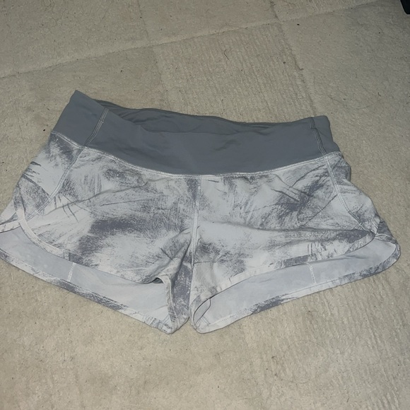 Lululemon SPEED UP SHORT low rise 2.5” - Picture 3 of 5